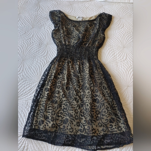 Dress - Picture 1 of 3